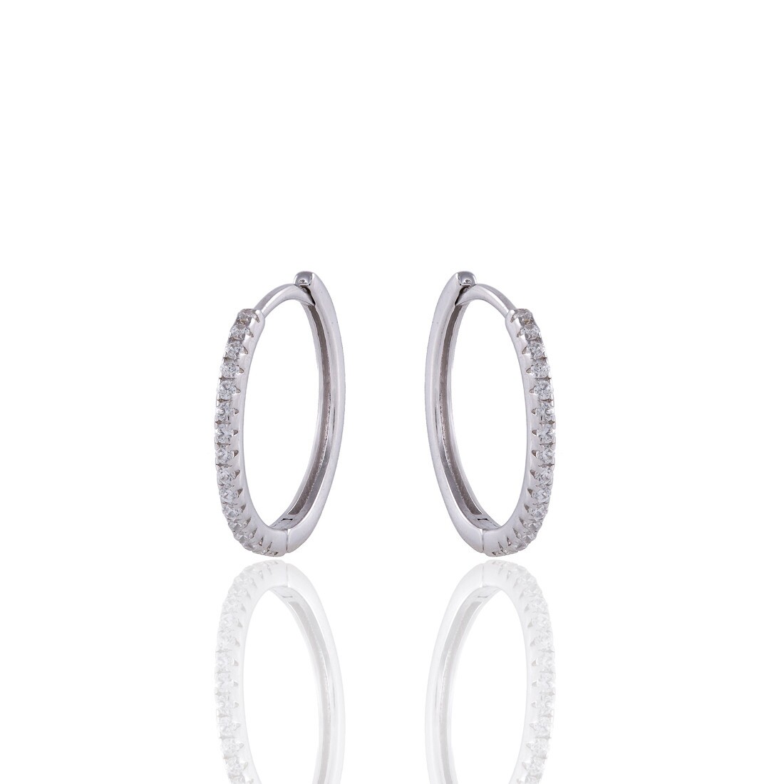 Argola Cravejada com Zircônia Média em Prata