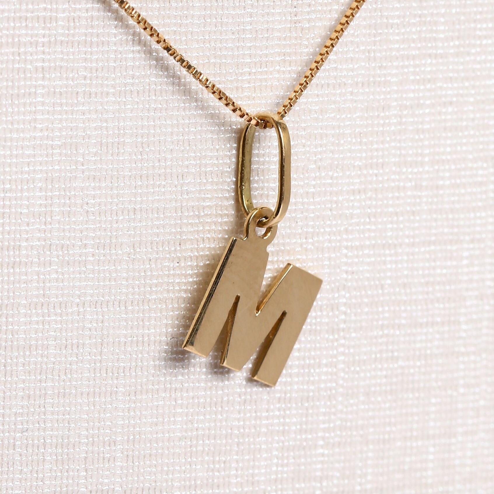 Pingente Letra M Em Ouro Amarelo