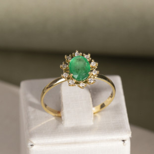 Anel Formatura Oval Com  Esmeralda e Diamantes Em Ouro Amarelo