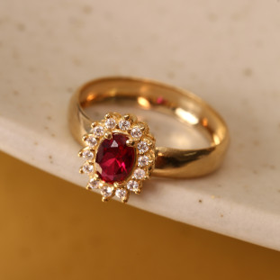 Anel Oval Com Zircônia Rubi Em Ouro Amarelo