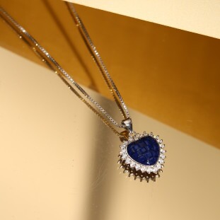 Gargantilha Coração Cravejado com Zircônia Safira em Prata