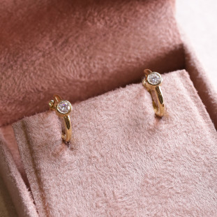 Argola Média Com Moissanites Em Ouro Amarelo 