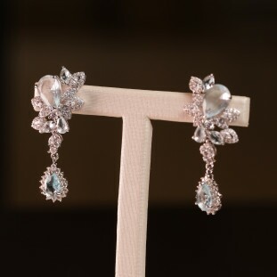 Brinco Gotas Cravejadas Com Zircônias Tipo Águas Marinhas Em Prata 