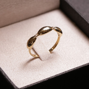 Anel Trabalhado Com Zircônias Em Ouro Amarelo 