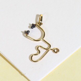 Pingente Estetoscópio com Ródio Negro em Ouro Amarelo