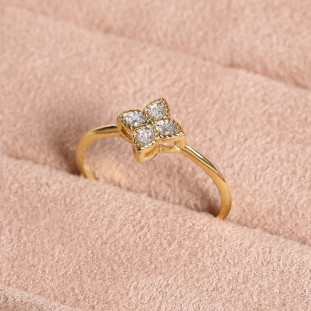 Anel Flor Cravejado Com Diamantes Em Ouro Amarelo 