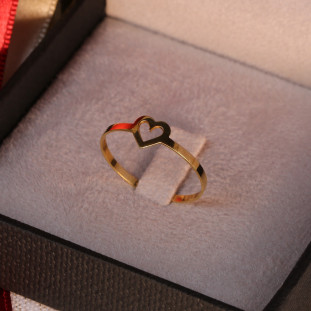 Anel Coração Vazado Pequeno em Ouro Amarelo