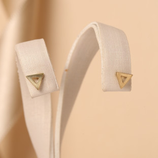 Brinco Triângulo Vazado Em Ouro Amarelo