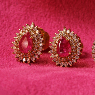 Brinco Gota Rubi Cravejado Com Diamantes Em Ouro Amarelo 