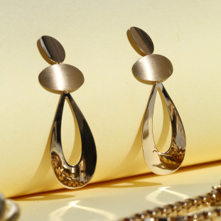 Brinco Gotas Penduradas Com Detalhes Fosco Em Ouro Amarelo