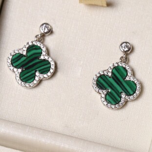 Brinco Trevo Malaquita Cravejado Com Zircônias Em Prata
