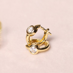 Argola Pequena Com Moissanites Em Ouro Amarelo 