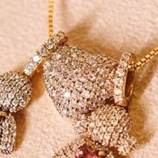 Pingente Coração Cravejado Com Diamantes Em Ouro Amarelo