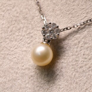 Pingente Pérola 7 Diamantes Em Ouro Amarelo