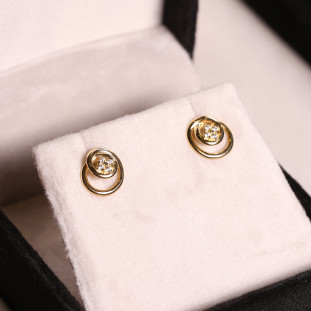 Brinco Elos Cruzados Com Com Zircônias Em Ouro Amarelo 