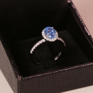 Anel Oval  Com Zircônia Azul Topázio Em Prata