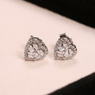 Brinco Coração Cravejado Com Zircônias Em Prata 