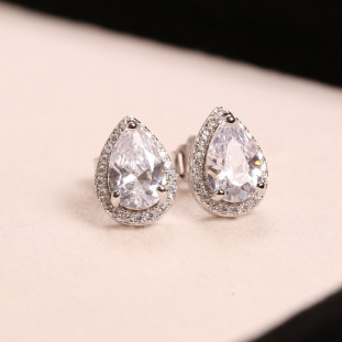 Brinco Gota Cravejado Com Zircônias Em Prata 