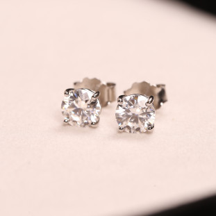 Brinco Ponto De Luz Com Moissanites Em Prata 