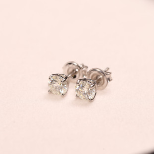 Brinco Ponto de Luz Com Moissanites Em Prata 