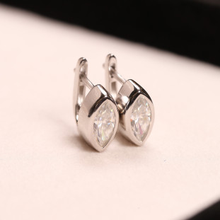 Argola Com Moissanites Navetes Em Prata 