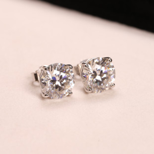 Brinco Ponto de Luz Com Moissanites Em Prata