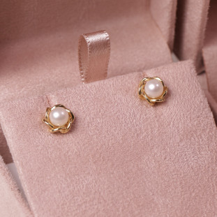 Brinco Flor Com Pérolas Em Ouro Amarelo 