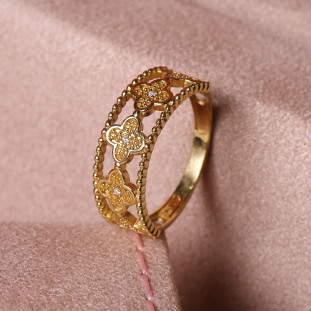 Anel Trevos e Bolinhas Cravejado Com Diamantes Em Ouro Amarelo 