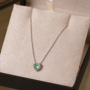 Gargantilha Coração Cravejado Com Esmeralda e Diamantes  Ouro Branco 