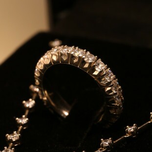 Aliança Inteira Cravejada Com Zircônias Em Prata