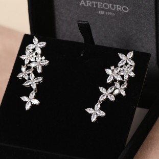 Brinco Flores Cravejada Com Zircônias Em Prata 