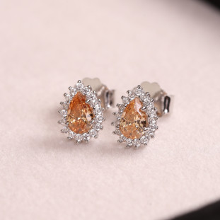 Brinco Gota Cravejado Com Zircônias Champagne Em Prata