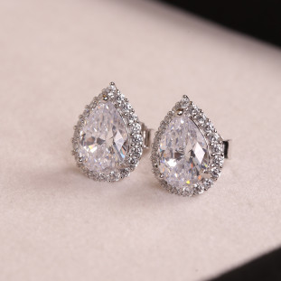 Brinco Gota Cravejado Com Zircônias Em Prata 