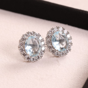 Brinco Oval Cravejado Com Zircônias Água-Marinha Em Prata 