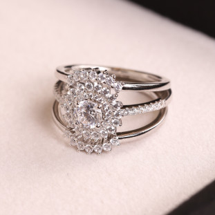 Anel Tripo Chuveiro Redondo Cravejado Com Zircônias Em Prata 