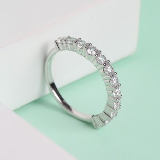 Meia Aliança Cravejado Com Zircônias Em Prata