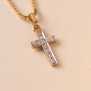 Pingente Cruz Pequena com Diamantes em Ouro Amarelo