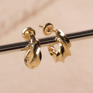 Brico Meia Argola Torcida Polida  Em Ouro Amarelo 