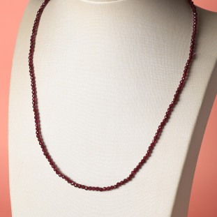 Gargantilha Com Granadas Com Fio de Nylon 