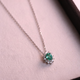 Gargantilha Gota Com Moissanite Semelhante a Esmeralda Em Prata