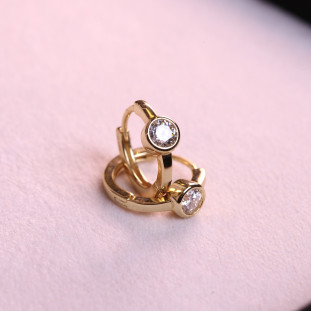 Argola Ponto de Luz Com Moissanites Com Banho Em Ouro Em Prata 