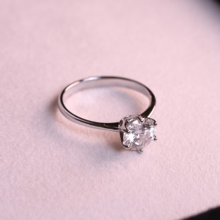 Anel Solitário Com Moissanite Em Prata 