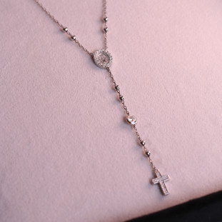 Gargantilha Terço Cravejada Com Moissanites e Pontos de Luz Em Prata