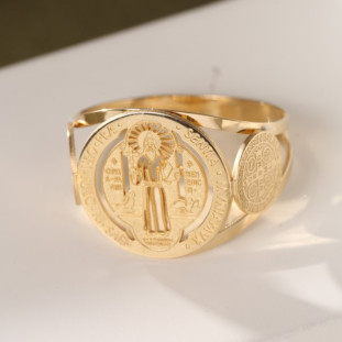Anel São Bento Laser Vazado em Ouro Amarelo