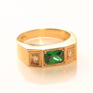 Anel Masculino Rentagular Com Esmeralda Sintetica e Diamantes Em Ouro Amarelo 