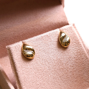 Brinco Navete Com Diamantes Em Ouro Amarelo 