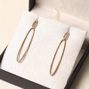 Brinco Oval Alongado com Diamantes em Ouro Amarelo