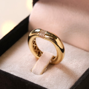 Anel Quadrado Polido Cravejado Com Zircônias Ouro Amarelo 