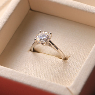 Anel Solitário Com Moissanite Em Prata 