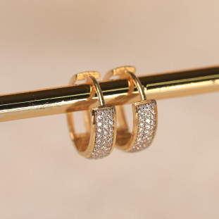 Argola Redonda Vazada Pavê Cravejada Com Zircônias Em Ouro Amarelo 